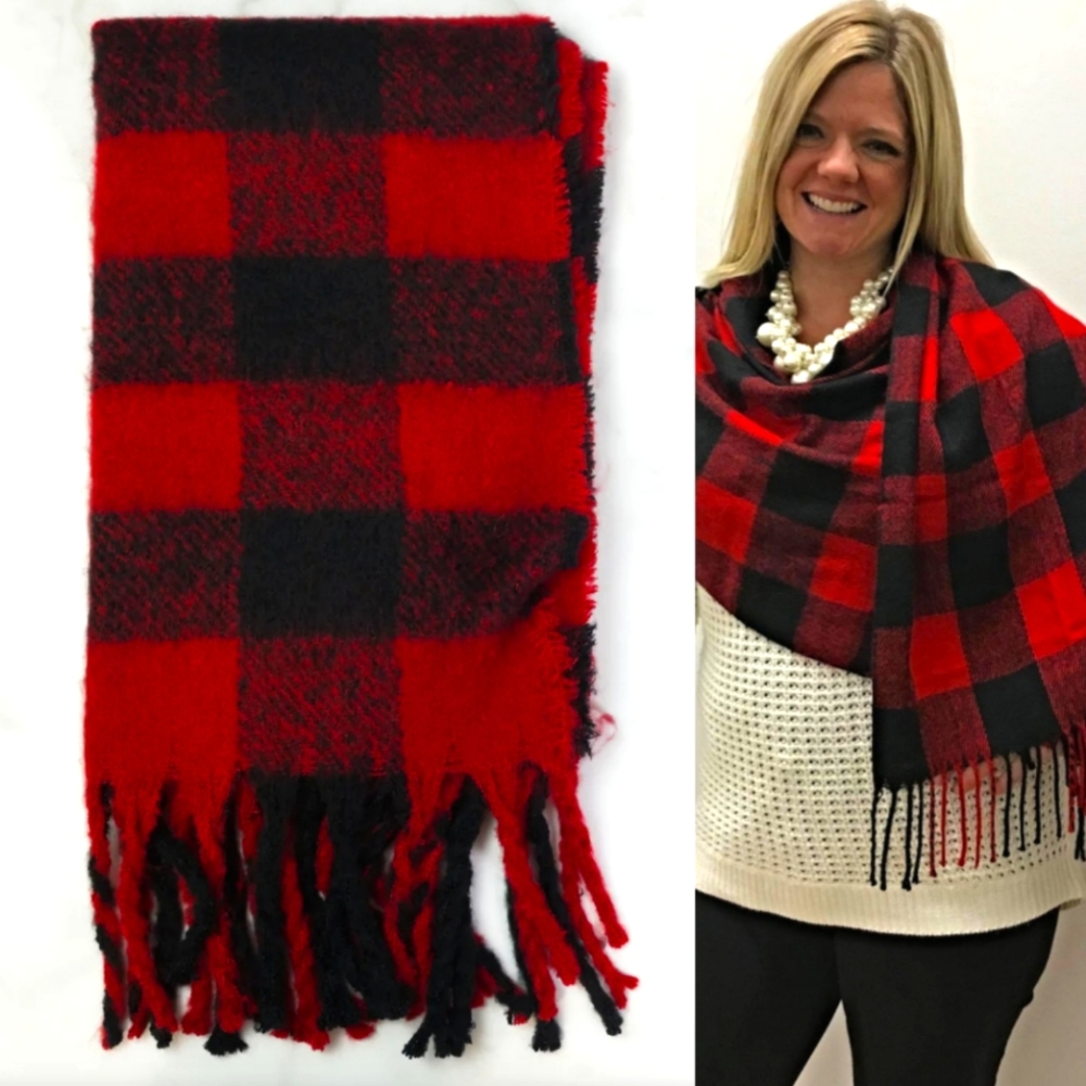 NWT Charlie Paige Reversible Buffalo Plaid Fringe Large Scarf With Pockets